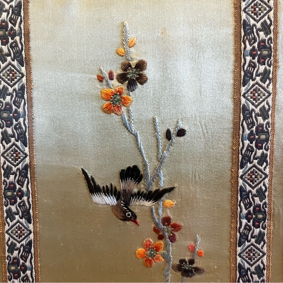 Asian Silk Embroidered Framed Art Ornate, Decor, Birds, Flowers, Spring - Picture 8 of 9